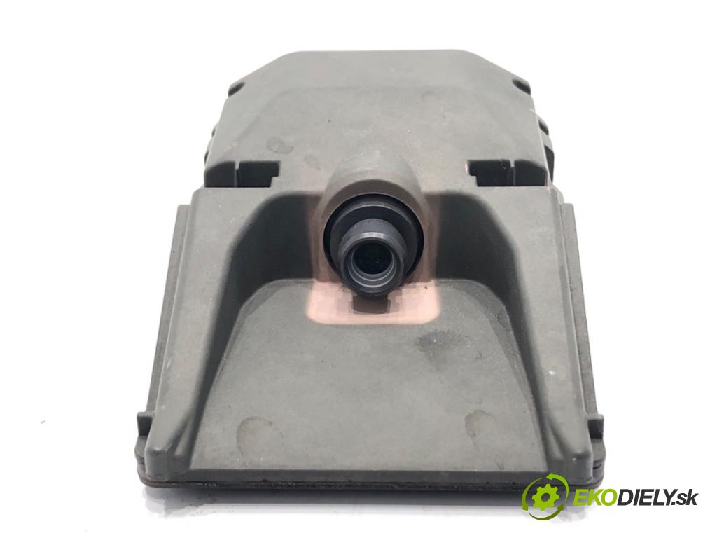 PEUGEOT 3008 SUV 2021 147 kW Hybrid4 (M45GBU) 1598 KAMERA okna prednej 9842997780