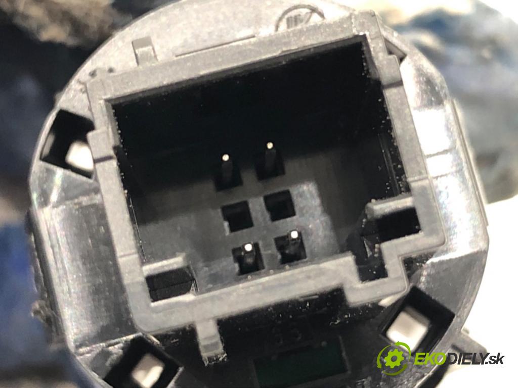 PEUGEOT 3008 SUV 2021 147 kW Hybrid4 (M45GBU) 1598 vypínač ZAPALOVANIE: START/STOP 9827205180