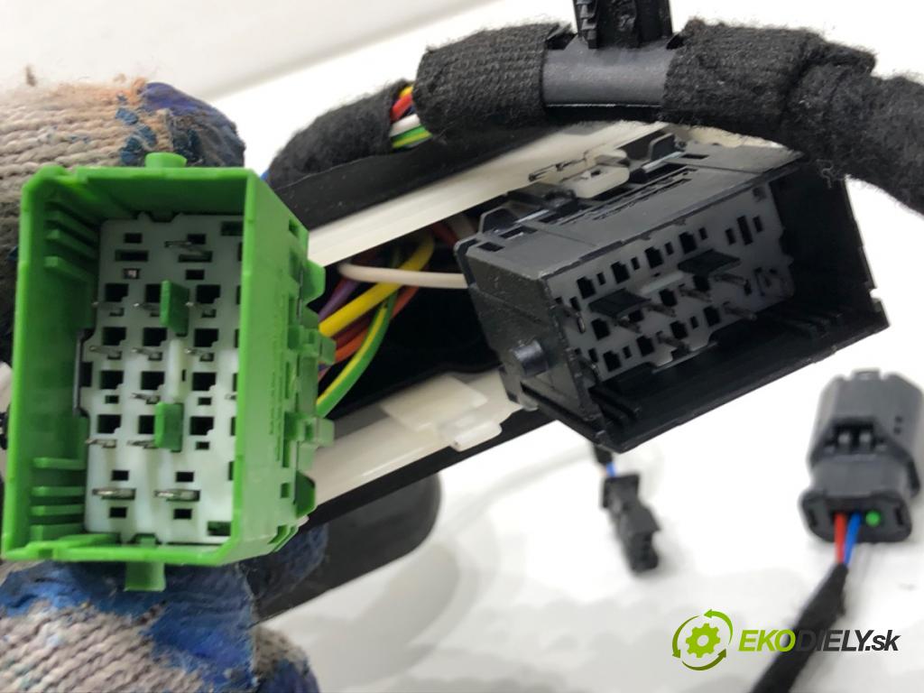 PEUGEOT 3008 SUV 2021 147 kW Hybrid4 (M45GBU) 1598 Káblovačka Dvere predný pravy 9837479380