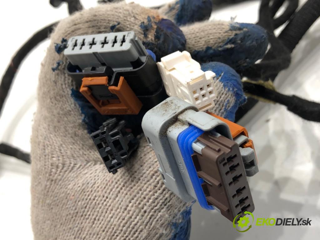 PEUGEOT 3008 SUV 2021 147 kW Hybrid4 (M45GBU) 1598 Káblovačka Dvere zad ľavy 9829074380