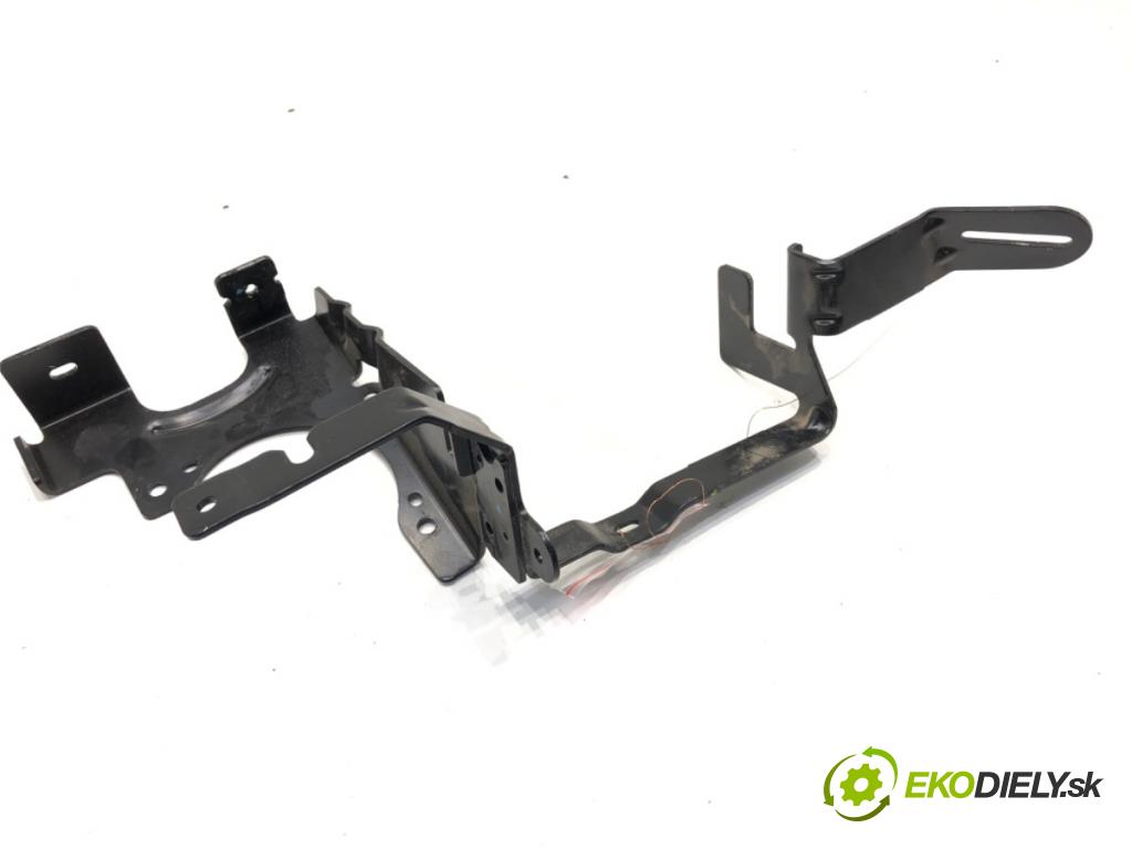 PEUGEOT 3008 SUV 2021 147 kW Hybrid4 (M45GBU) 1598 držiak Uchytenie podvozku 98235028