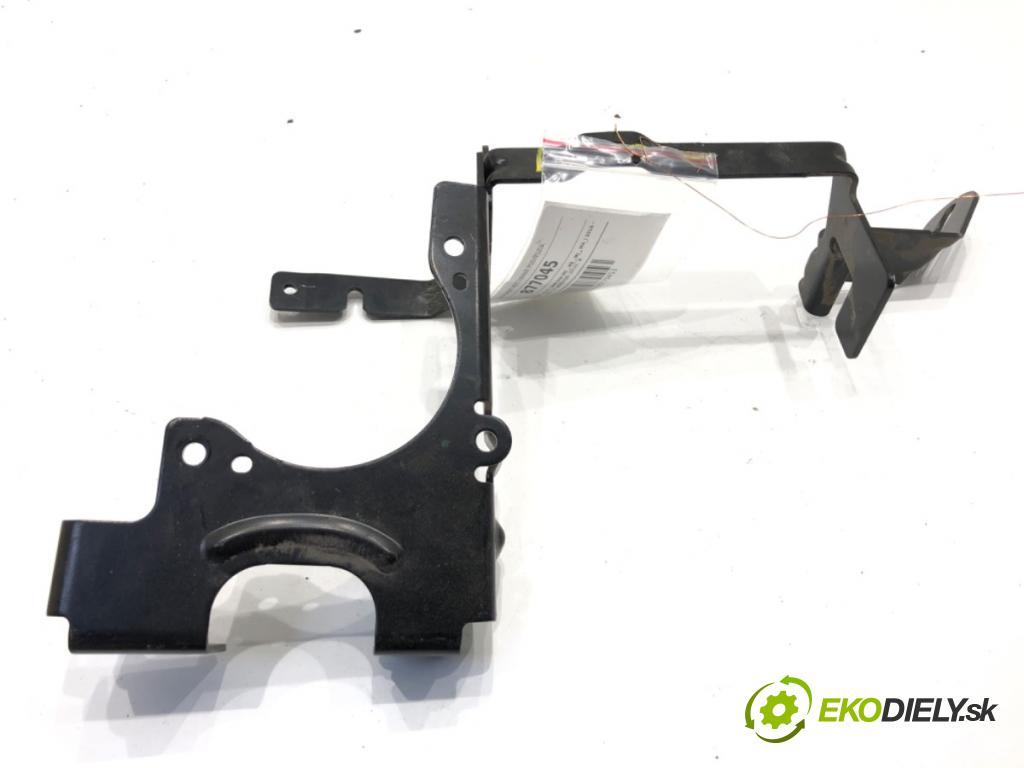 PEUGEOT 3008 SUV 2021 147 kW Hybrid4 (M45GBU) 1598 držiak Uchytenie podvozku 98235028