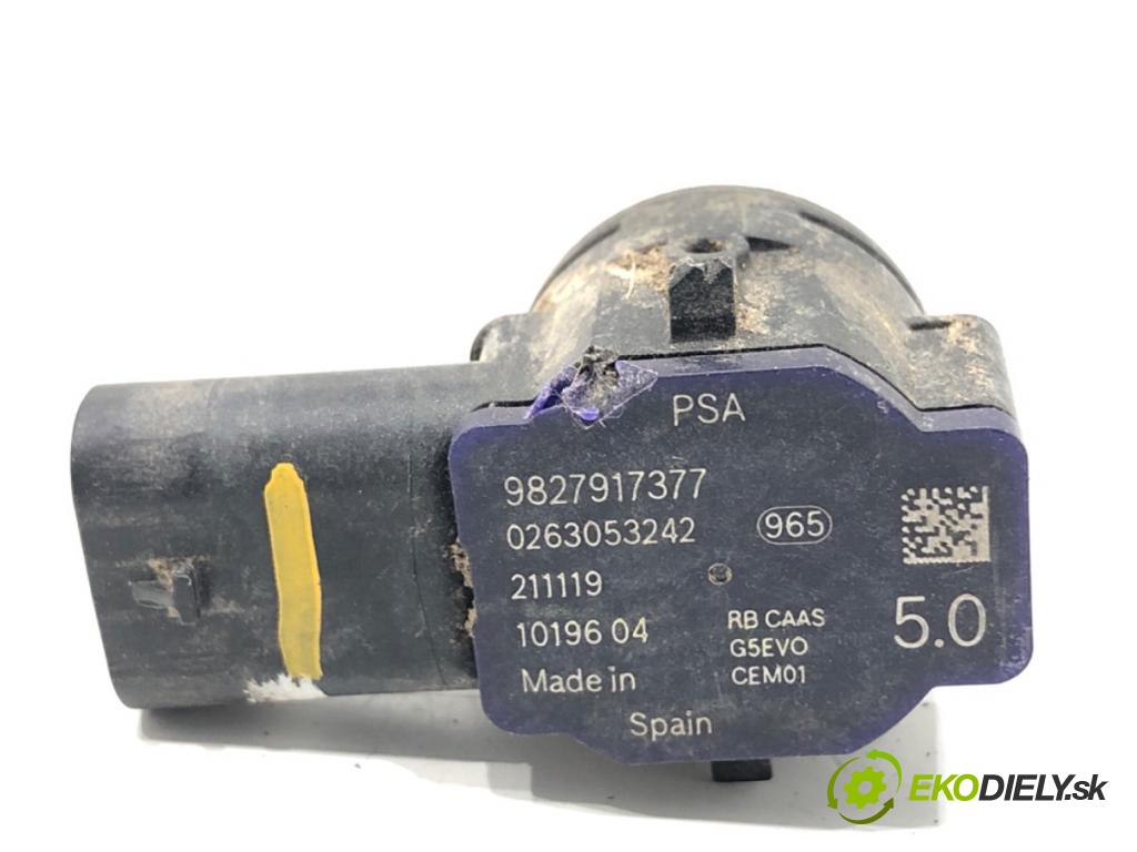 PEUGEOT 3008 SUV 2021 147 kW Hybrid4 (M45GBU) 1598 Snímač PDC 9827917377