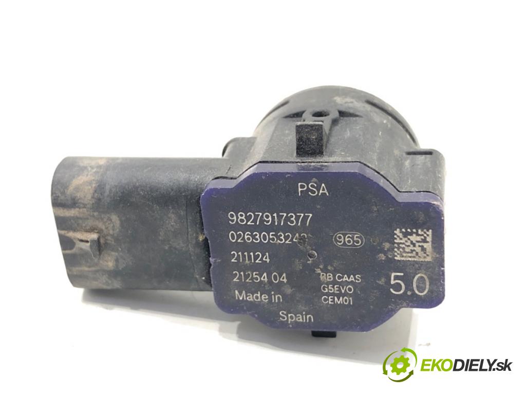 PEUGEOT 3008 SUV 2021 147 kW Hybrid4 (M45GBU) 1598 Snímač PDC 9827917377