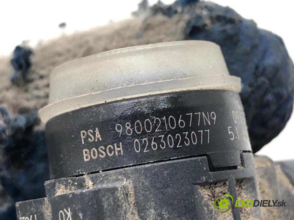 PEUGEOT 3008 SUV 2021 147 kW Hybrid4 (M45GBU) 1598 Snímač PDC 9800210677N9