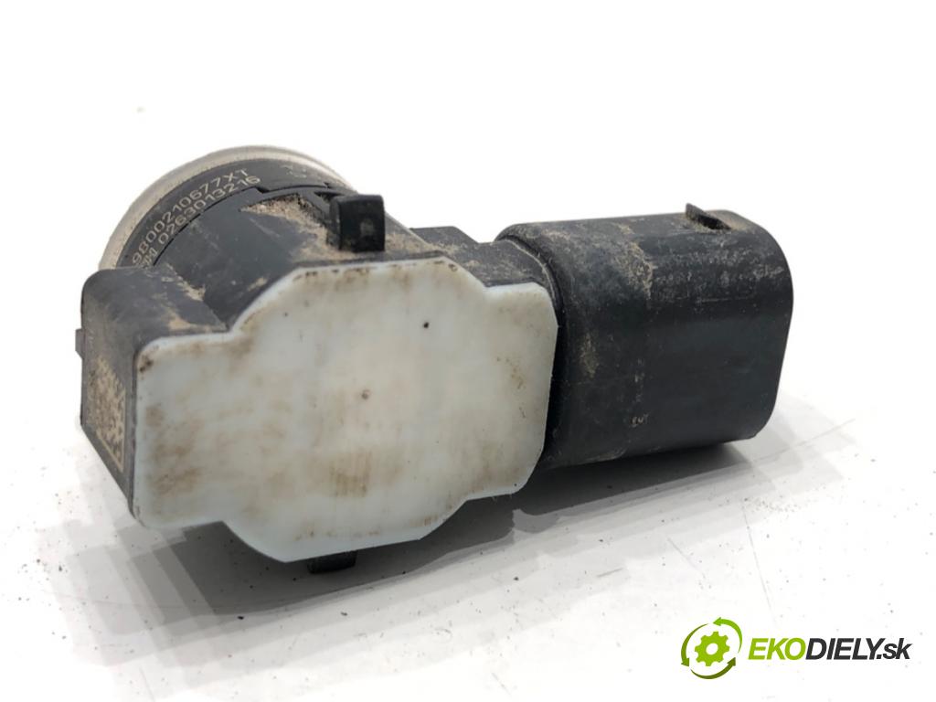 PEUGEOT 3008 SUV 2021 147 kW Hybrid4 (M45GBU) 1598 Snímač PDC 9800210677XT