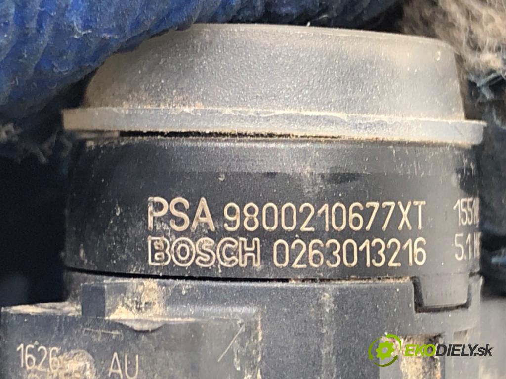 PEUGEOT 3008 SUV 2021 147 kW Hybrid4 (M45GBU) 1598 Snímač PDC 9800210677XT