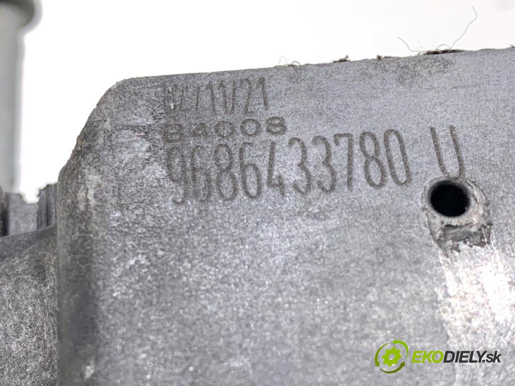 PEUGEOT 3008 SUV 2021 147 kW Hybrid4 (M45GBU) 1598 Kľučka vonkajšia ľavy predný