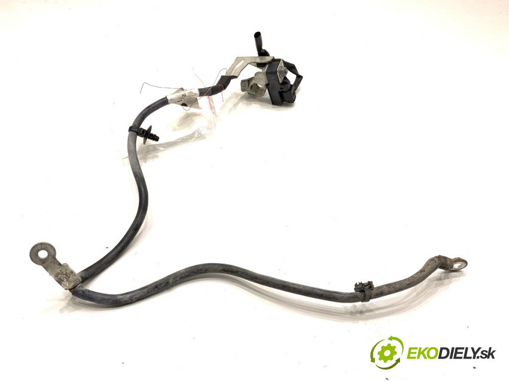 PEUGEOT 3008 SUV 2021 147 kW Hybrid4 (M45GBU) 1598 svorka MINUS: 9838240180