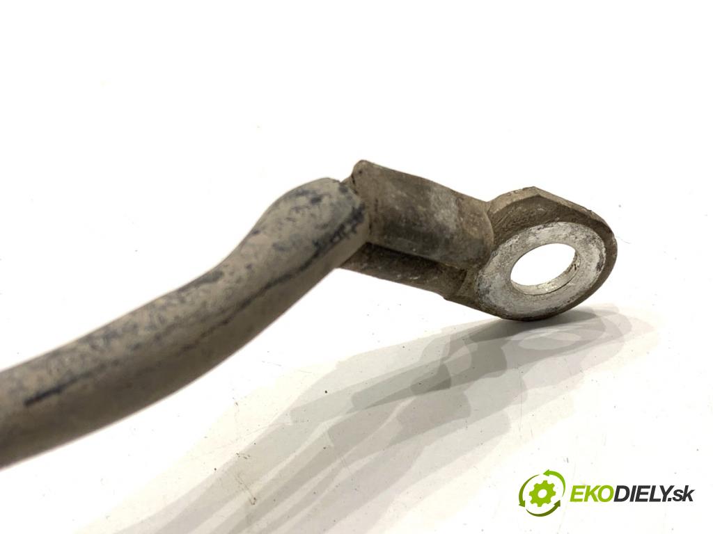 PEUGEOT 3008 SUV 2021 147 kW Hybrid4 (M45GBU) 1598 svorka MINUS: 9838240180