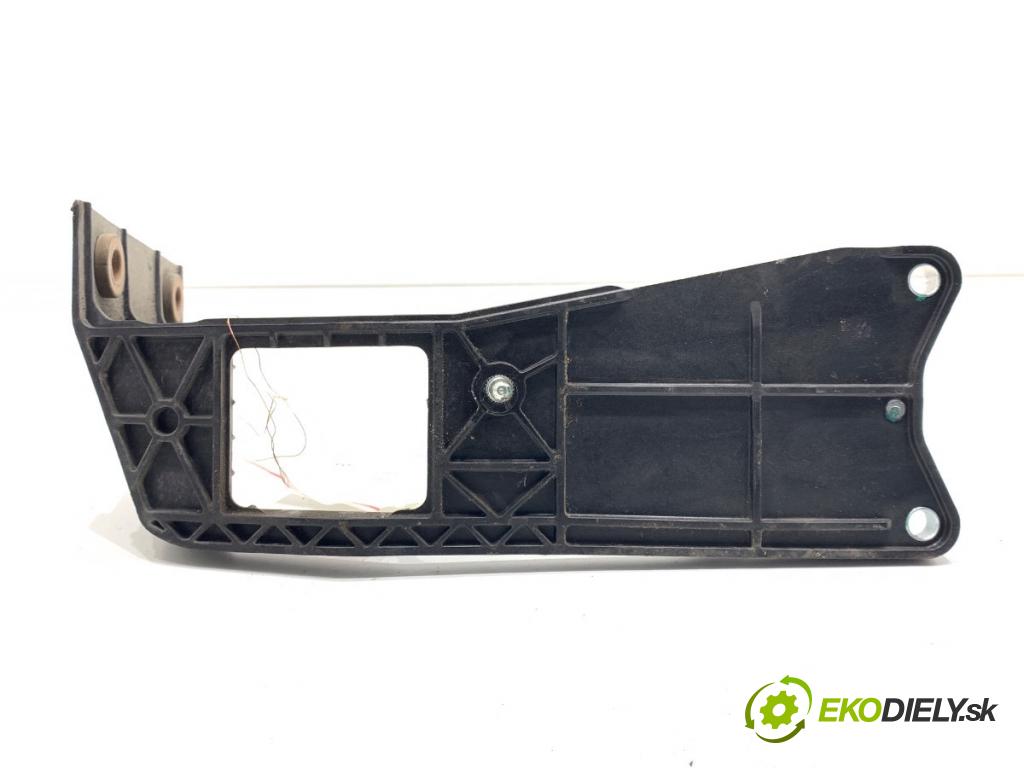 CUPRA FORMENTOR SUV 2023 228 kW 2.0 TSI 4Drive 1984 držák chladiče vody pravý 5WA121212D