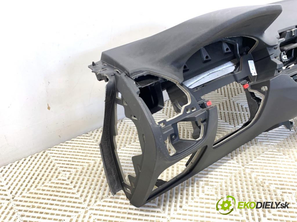 BMW G02 SUV 2023 140 kW xDrive 20 d 1995 palubní doska POLŠTÁŘ: spolujezdce