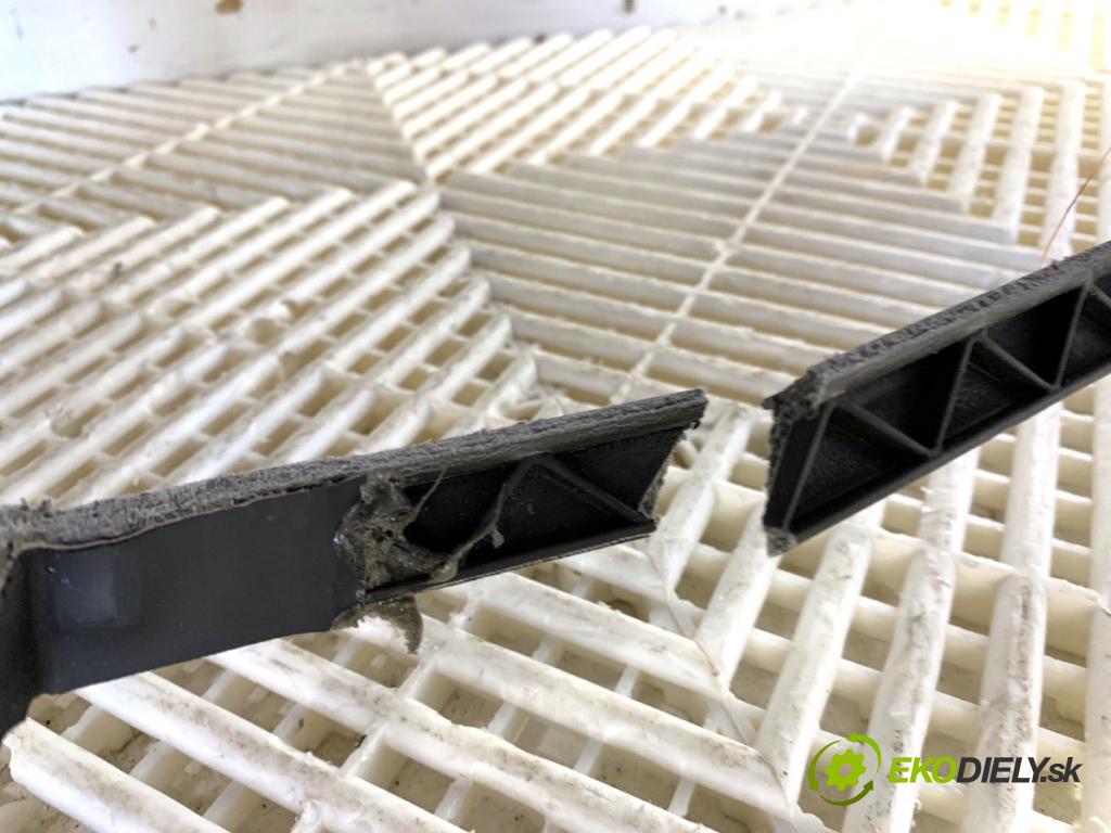 BMW G02 SUV 2023 140 kW xDrive 20 d 1995 palubní doska POLŠTÁŘ: spolujezdce