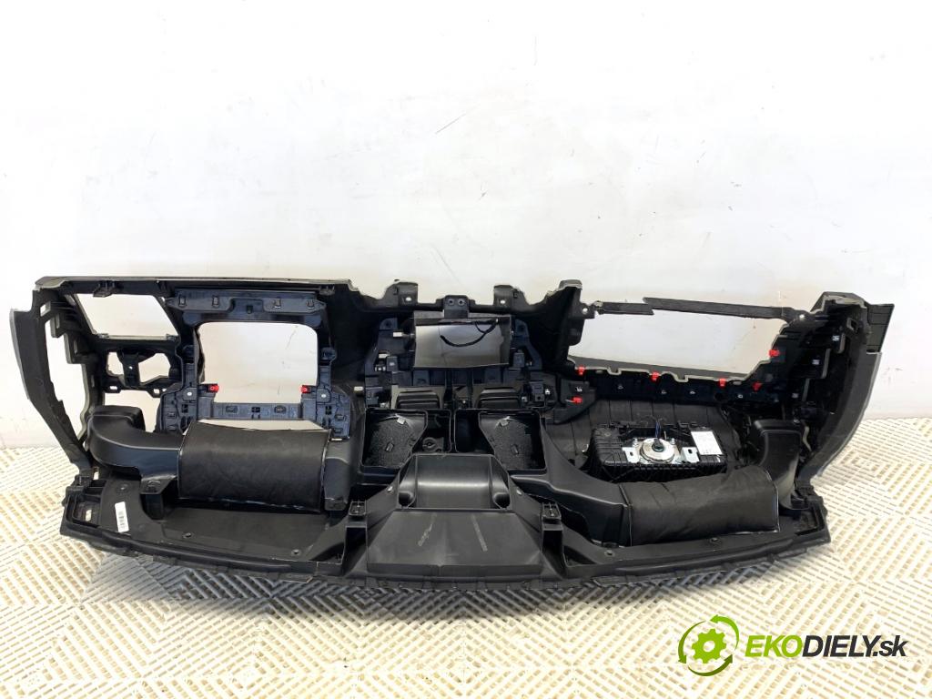 BMW G02 SUV 2023 140 kW xDrive 20 d 1995 palubní doska POLŠTÁŘ: spolujezdce