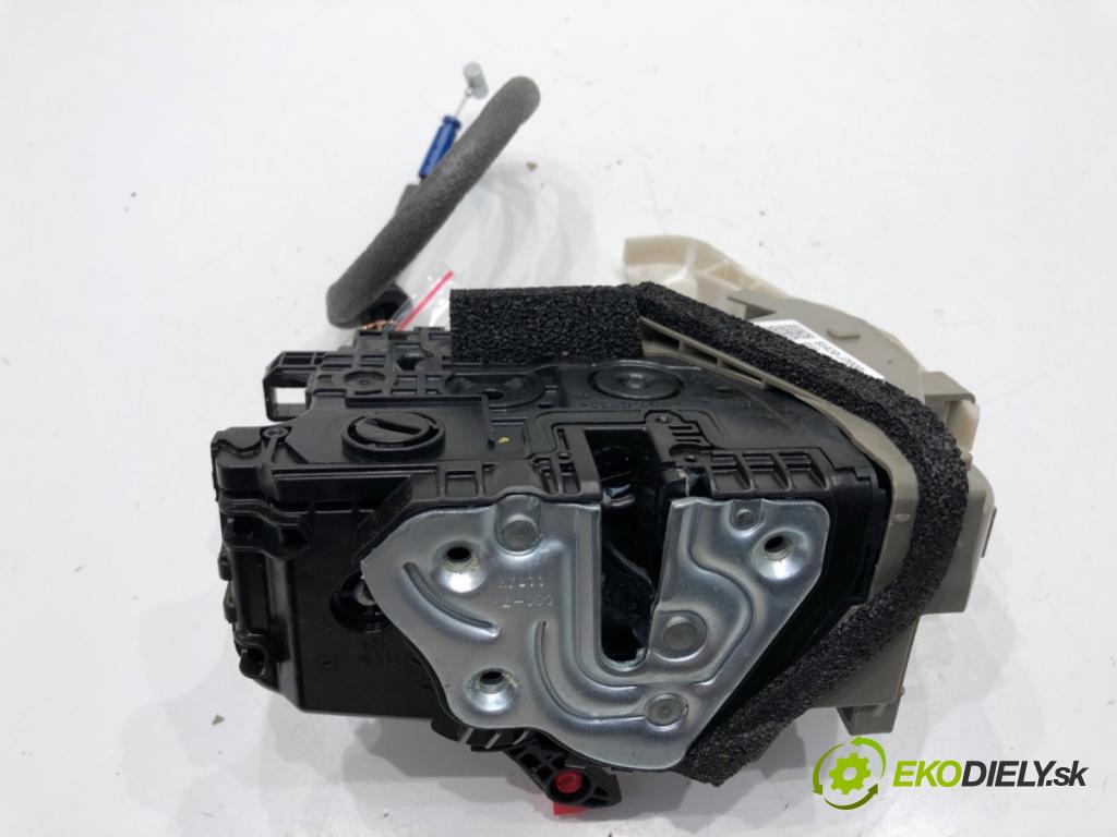 KIA CEED liftback 2022 88 kW 1.0 T-GDI 998 zámok Dvere pravy zad 81420-J7000