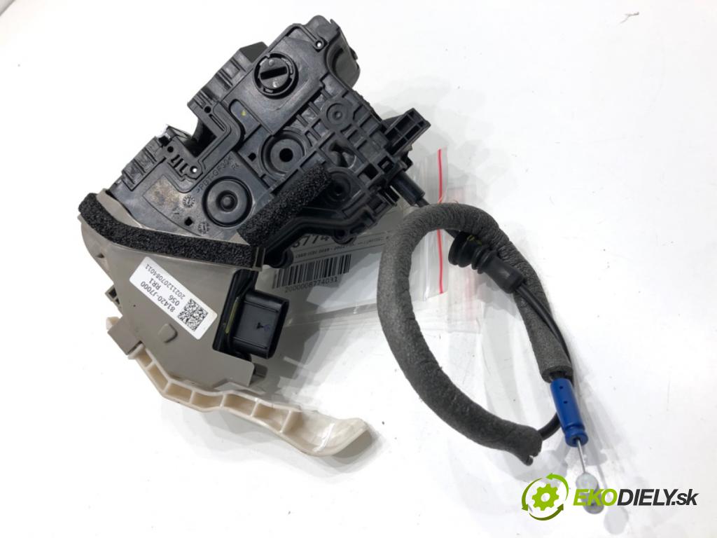 KIA CEED liftback 2022 88 kW 1.0 T-GDI 998 zámok Dvere pravy zad 81420-J7000