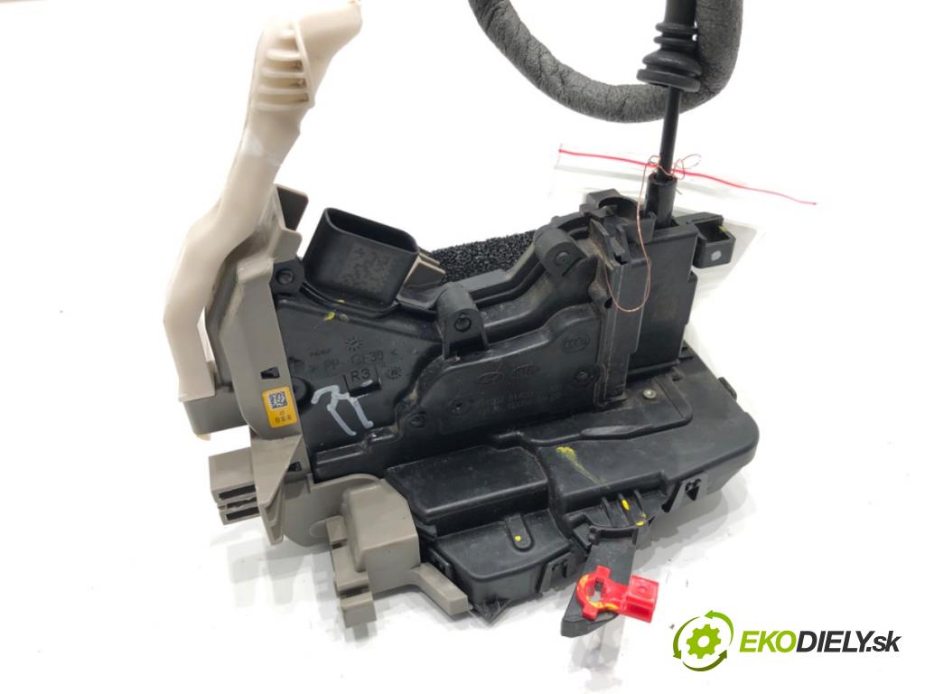 KIA CEED liftback 2022 88 kW 1.0 T-GDI 998 zámok Dvere pravy zad 81420-J7000