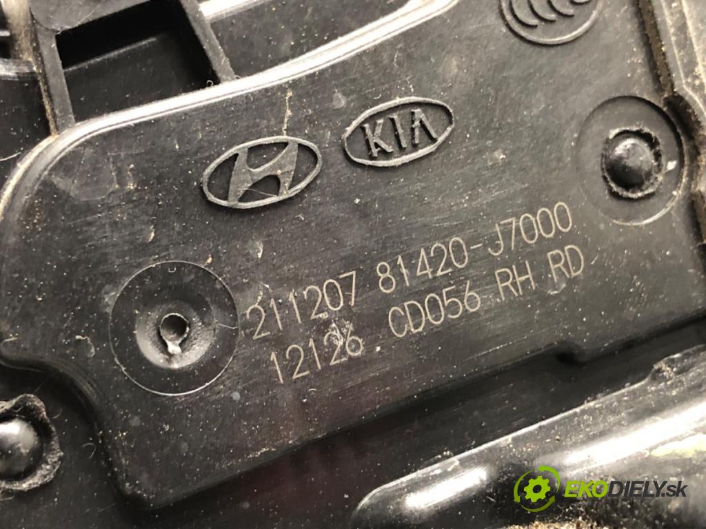 KIA CEED liftback 2022 88 kW 1.0 T-GDI 998 zámok Dvere pravy zad 81420-J7000