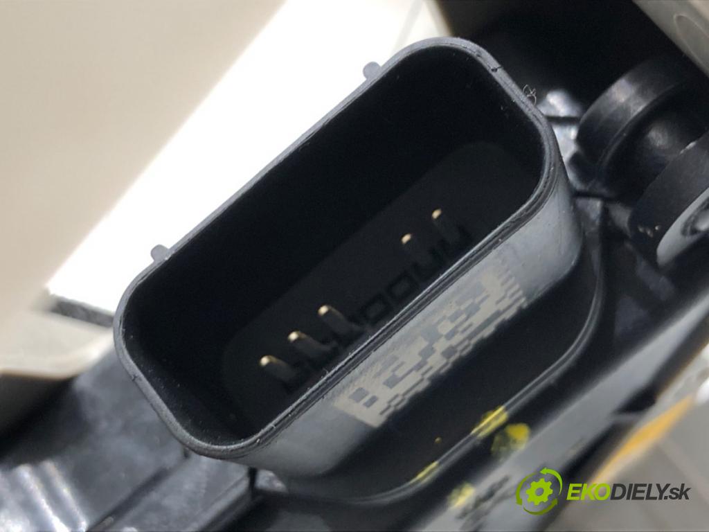 KIA CEED liftback 2022 88 kW 1.0 T-GDI 998 zámok Dvere ľavy zad 81410-J7000