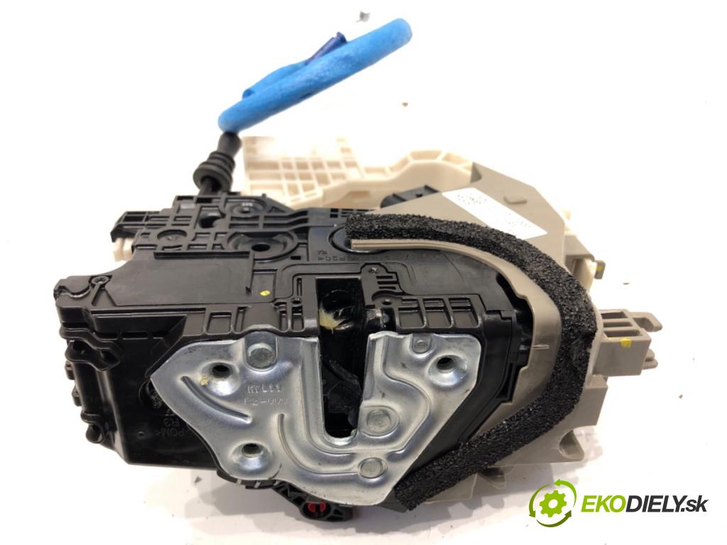 KIA CEED liftback 2022 88 kW 1.0 T-GDI 998 zámok Dvere pravy predný 81320-J7000