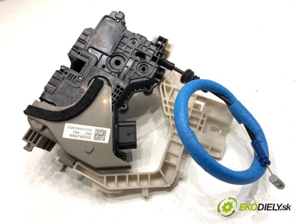 KIA CEED liftback 2022 88 kW 1.0 T-GDI 998 zámok Dvere pravy predný 81320-J7000