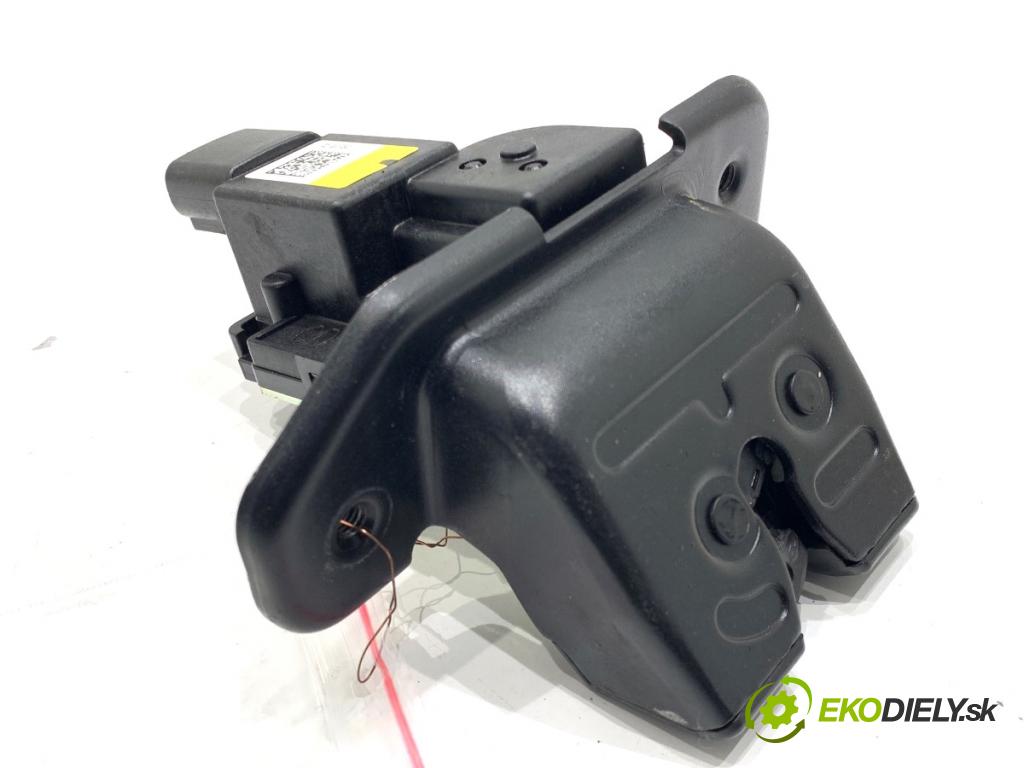 KIA CEED liftback 2022 88 kW 1.0 T-GDI 998 zámok dverí zad 