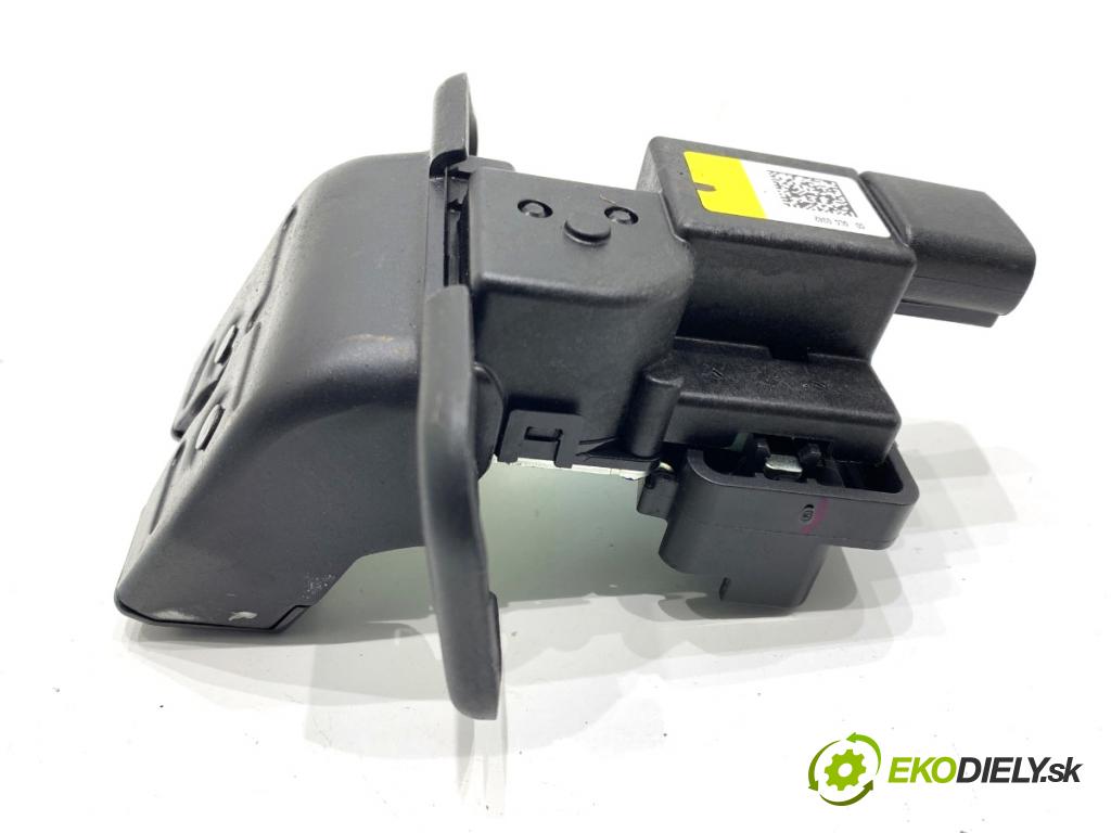 KIA CEED liftback 2022 88 kW 1.0 T-GDI 998 zámok dverí zad