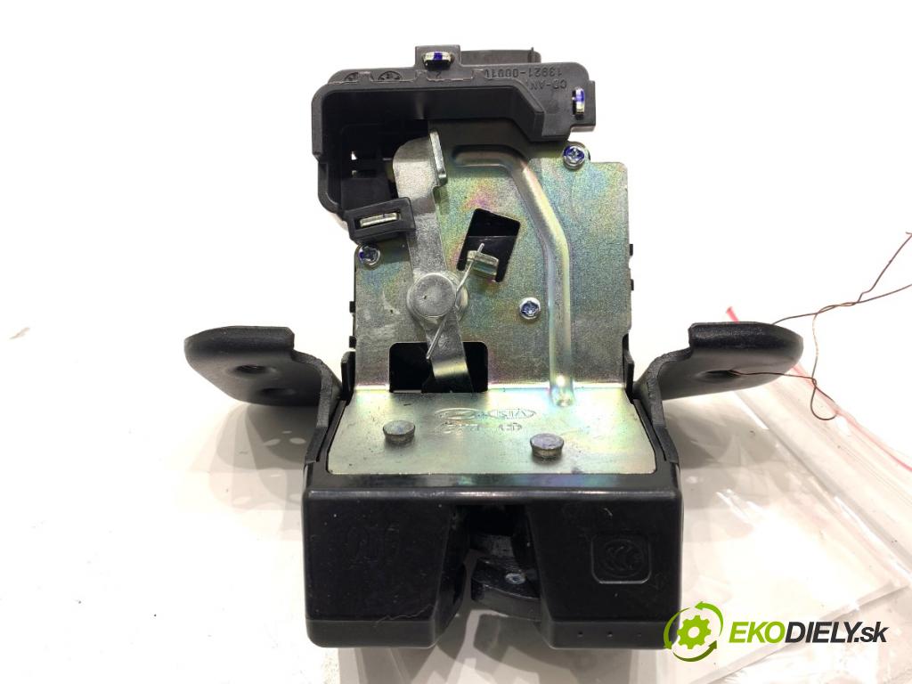 KIA CEED liftback 2022 88 kW 1.0 T-GDI 998 zámok dverí zad