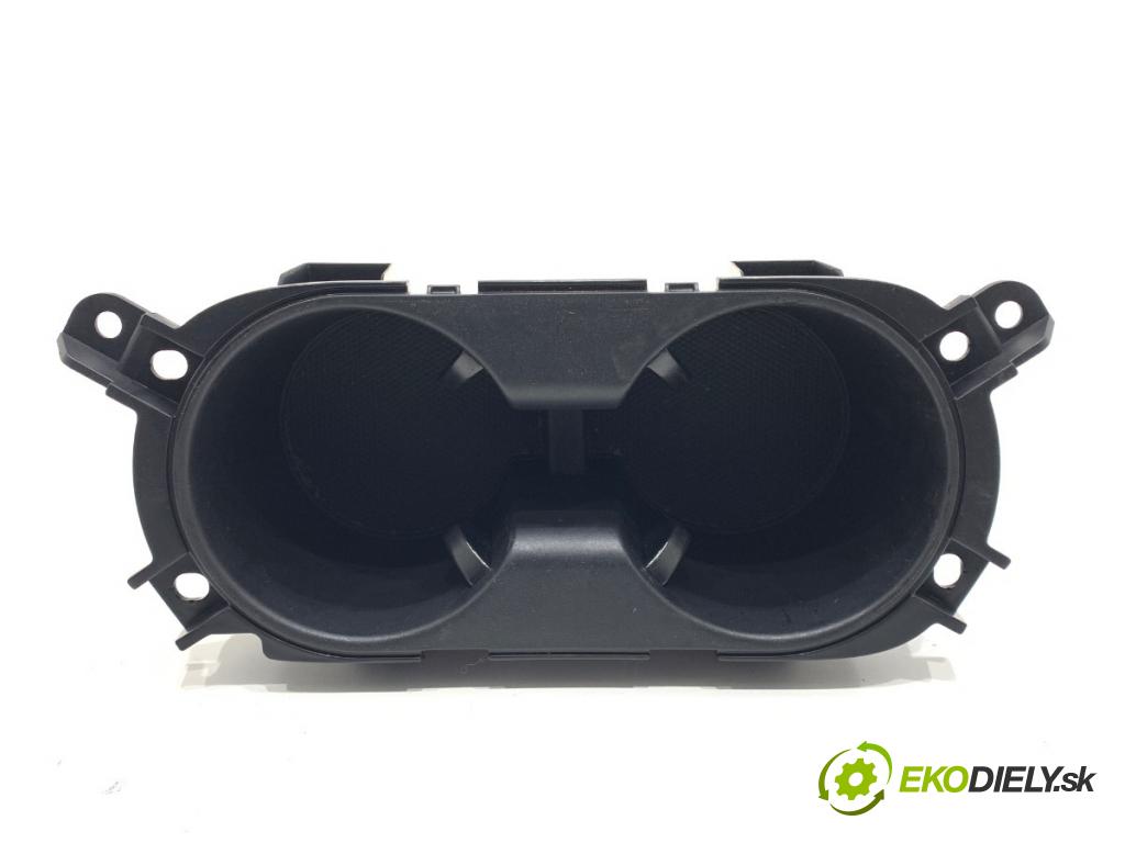 KIA CEED liftback 2022 88 kW 1.0 T-GDI 998 držák na nápoje 84626-J7000 (Držák nápojů)