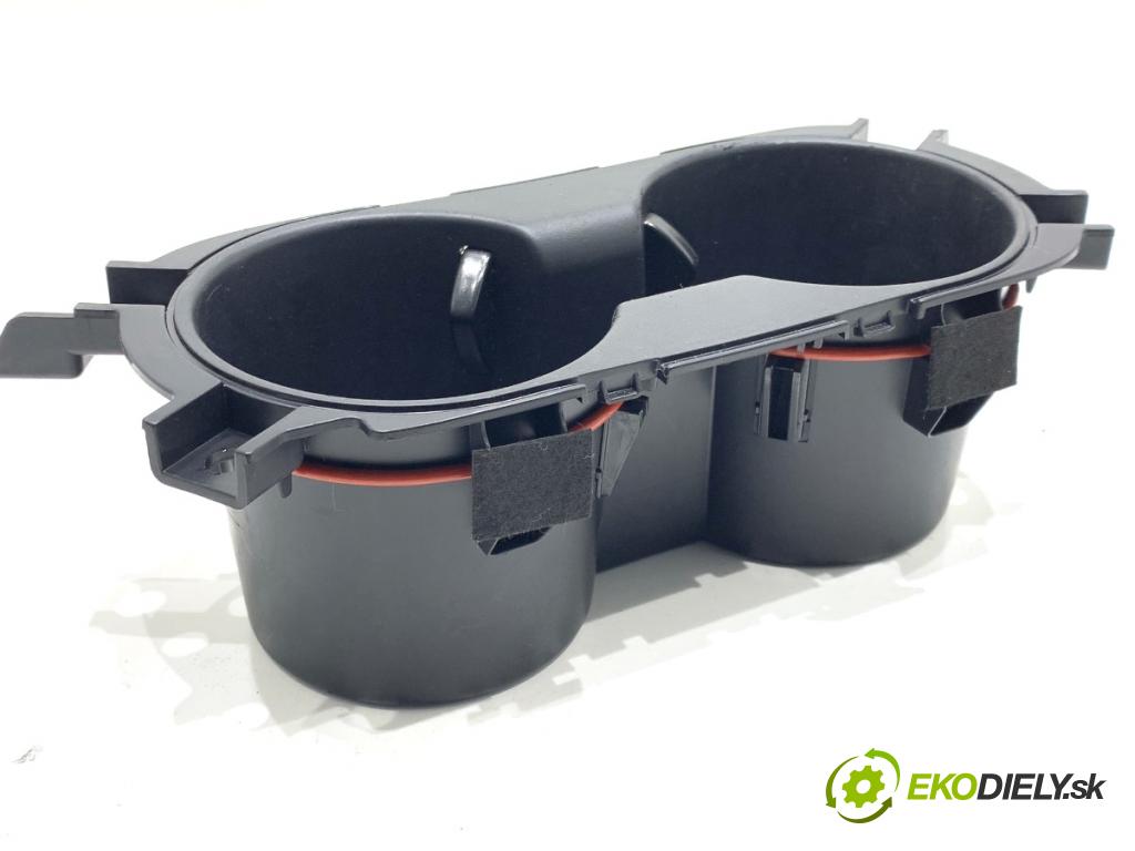 KIA CEED liftback 2022 88 kW 1.0 T-GDI 998 Držiak na nápoje 84626-J7000 (Držiak (úchyt) na nápoje)