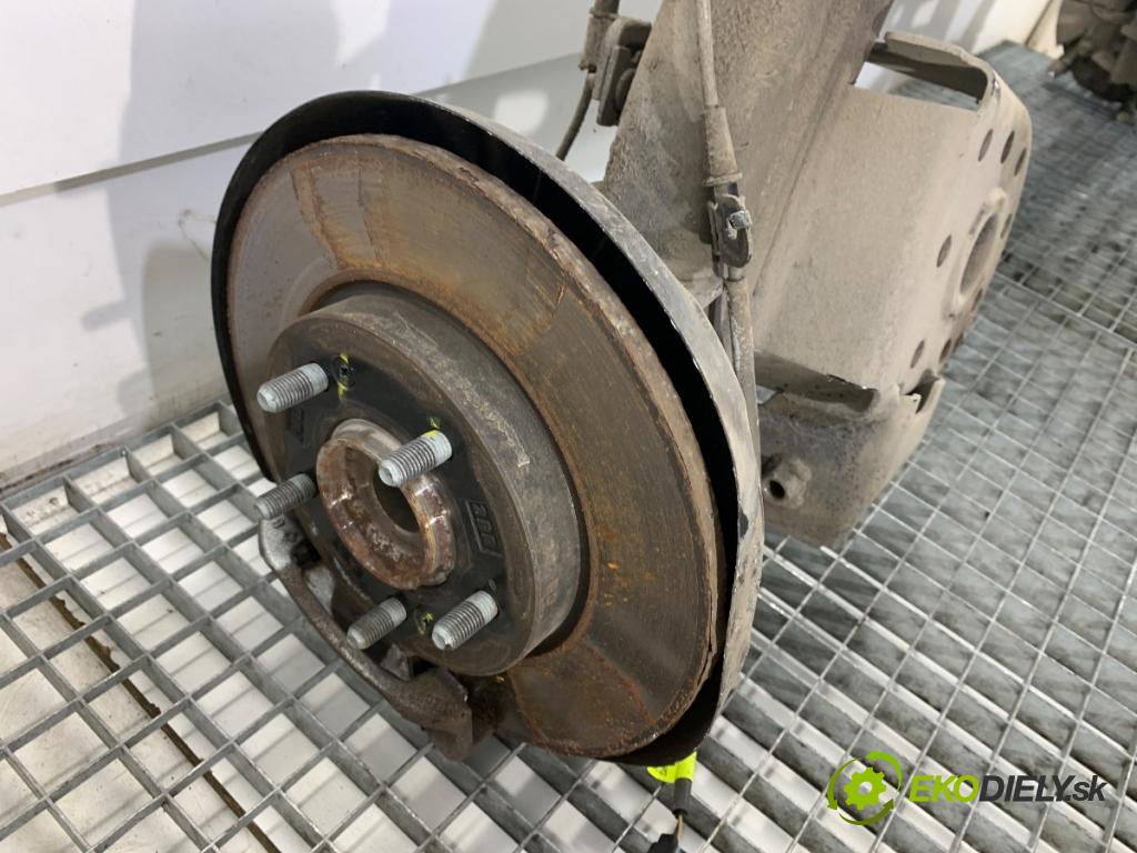 KIA CEED liftback 2022 88 kW 1.0 T-GDI 998 Výstuha zad