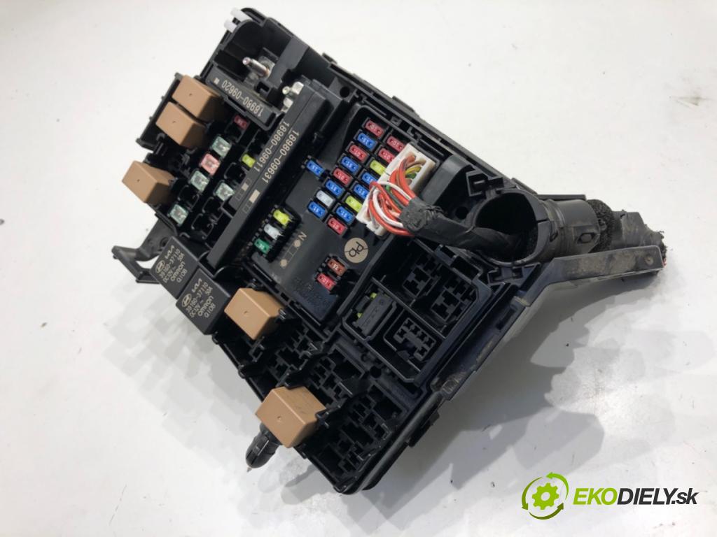 KIA CEED liftback 2022 88 kW 1.0 T-GDI 998 Skrinka poistková 91262-J7060 (Poistková skrinka)