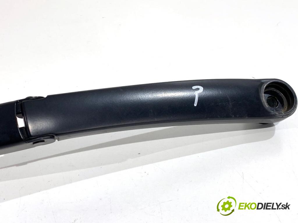 KIA CEED liftback 2022 88 kW 1.0 T-GDI 998 Rameno stierače pravy predný