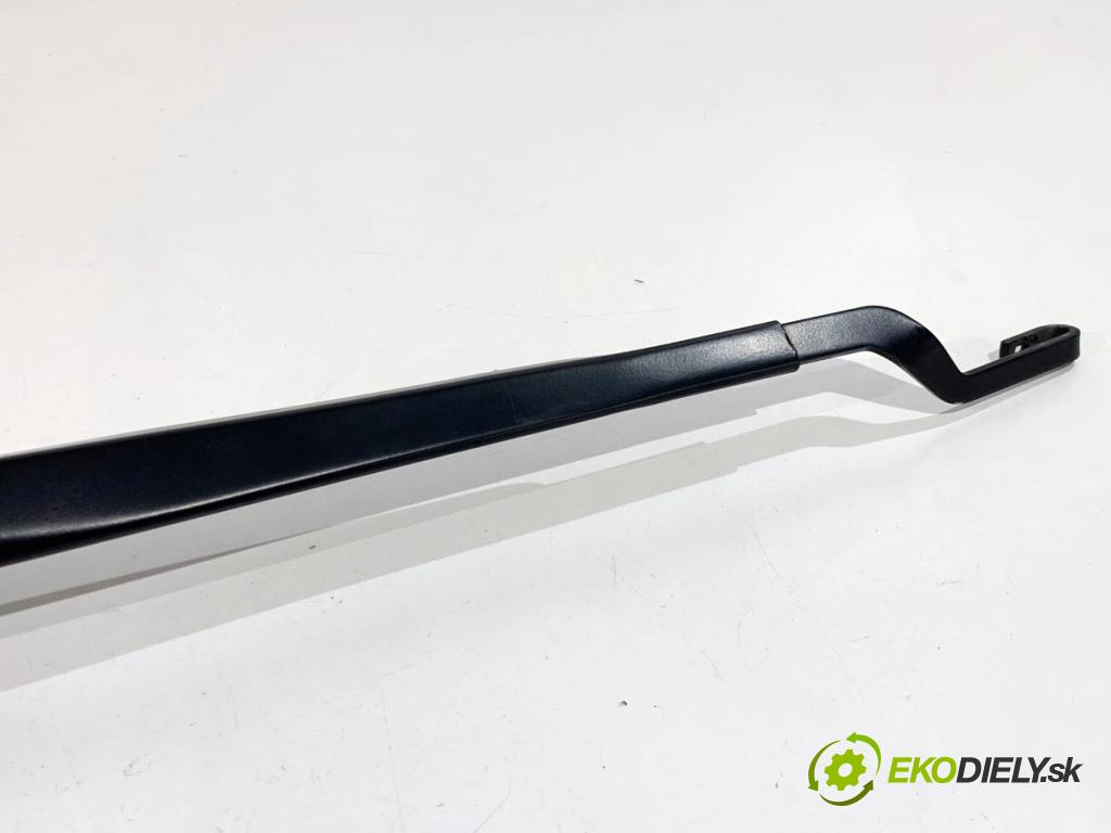 KIA CEED liftback 2022 88 kW 1.0 T-GDI 998 Rameno stierače ľavy predný