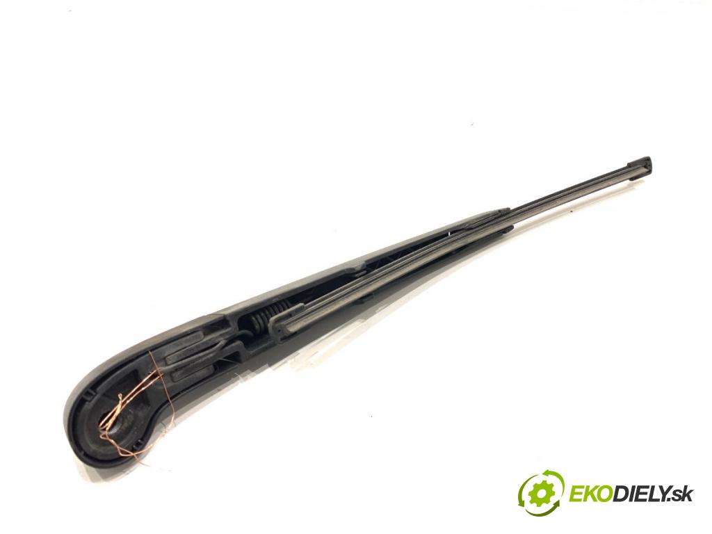 KIA CEED liftback 2022 88 kW 1.0 T-GDI 998 Rameno stierače zad