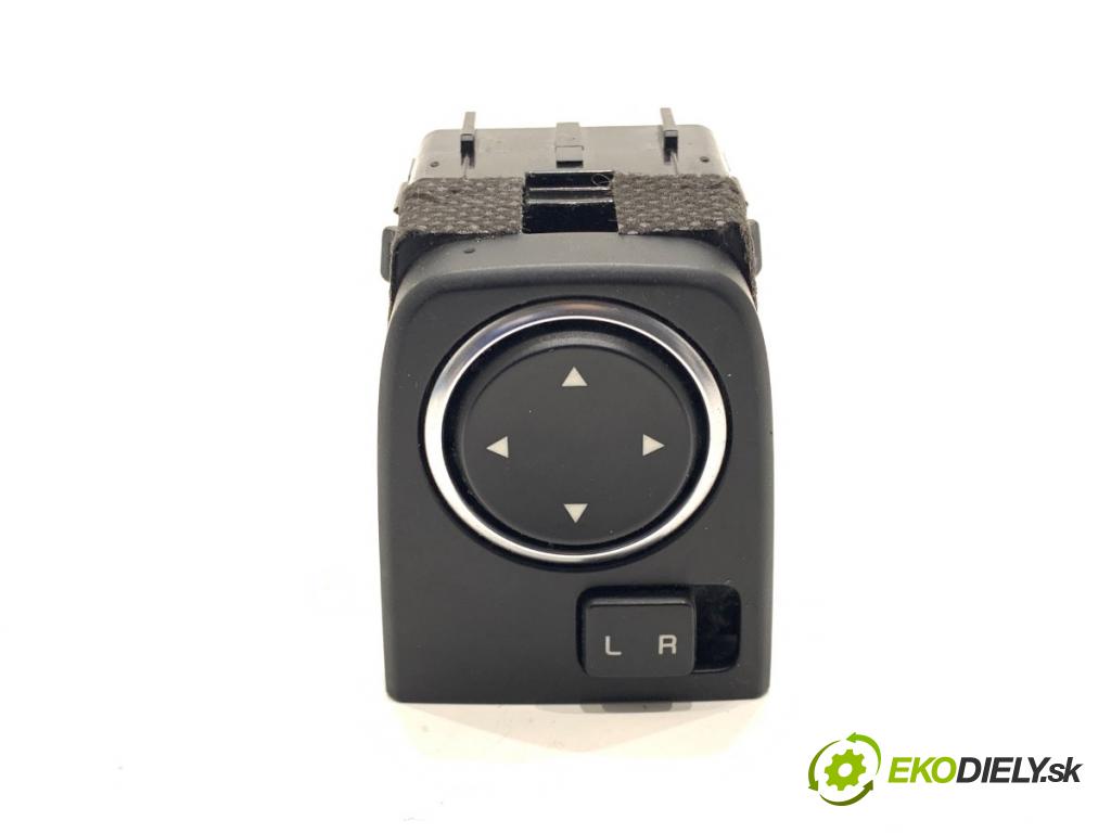 KIA CEED liftback 2022 88 kW 1.0 T-GDI 998 Prepínač nastavenia spätných zrkadiel 93530J7200 (Prepínacie páčky pod volantom)