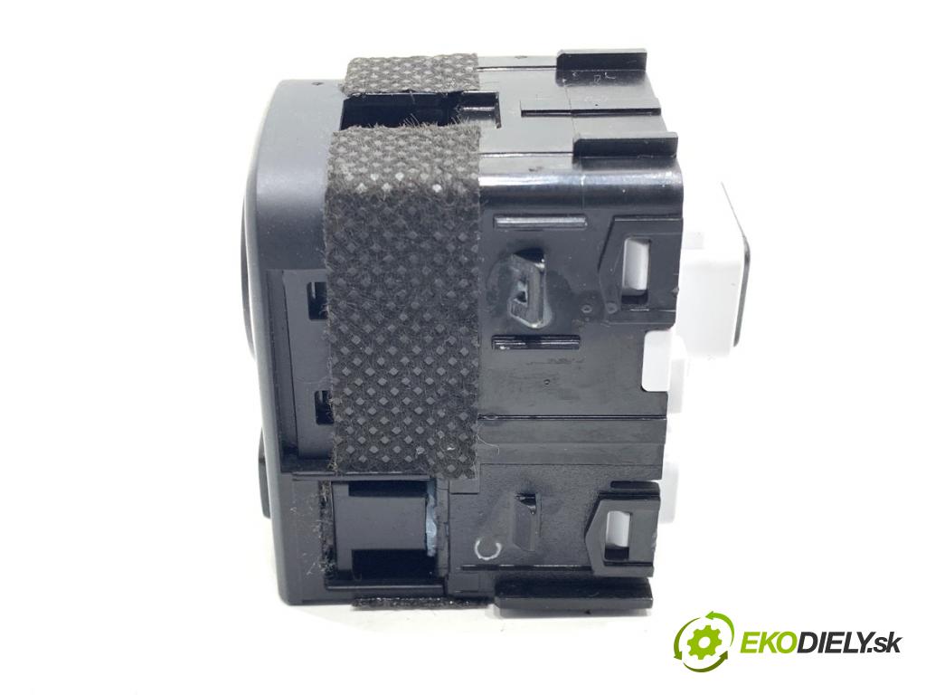 KIA CEED liftback 2022 88 kW 1.0 T-GDI 998 Prepínač nastavenia spätných zrkadiel 93530J7200 (Prepínacie páčky pod volantom)