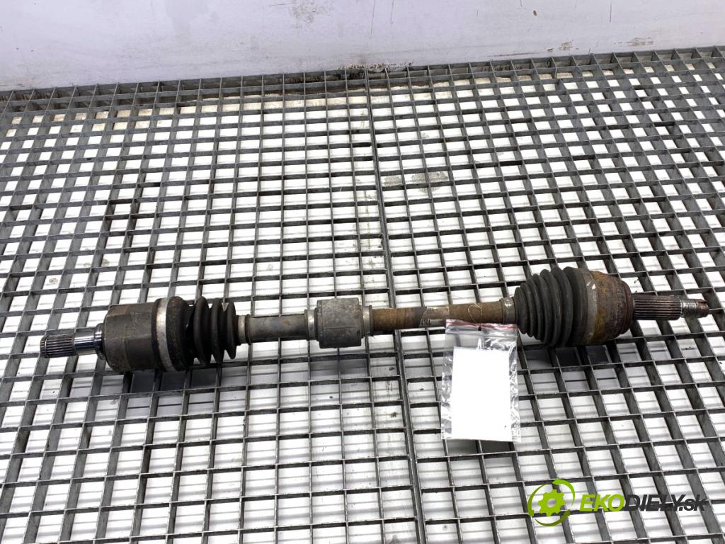 KIA CEED liftback 2022 88 kW 1.0 T-GDI 998 poloos levý přední část 