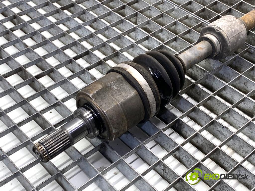 KIA CEED liftback 2022 88 kW 1.0 T-GDI 998 poloos levý přední část