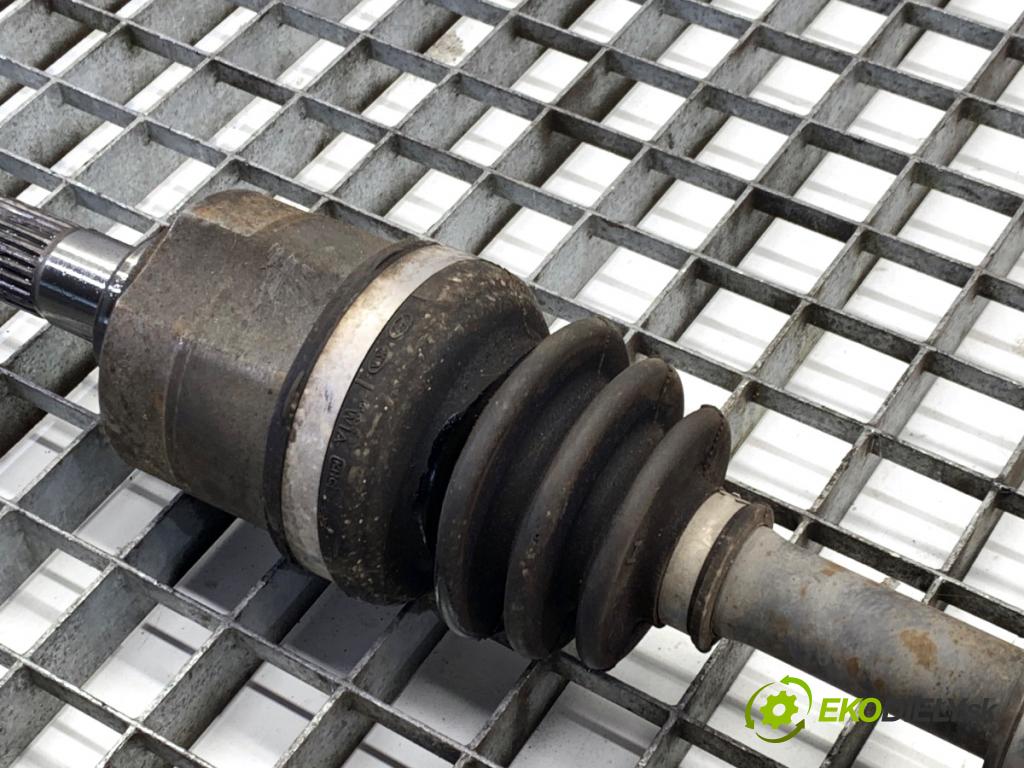 KIA CEED liftback 2022 88 kW 1.0 T-GDI 998 poloos levý přední část