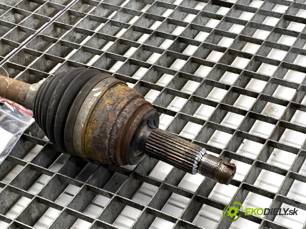 KIA CEED liftback 2022 88 kW 1.0 T-GDI 998 poloos levý přední část