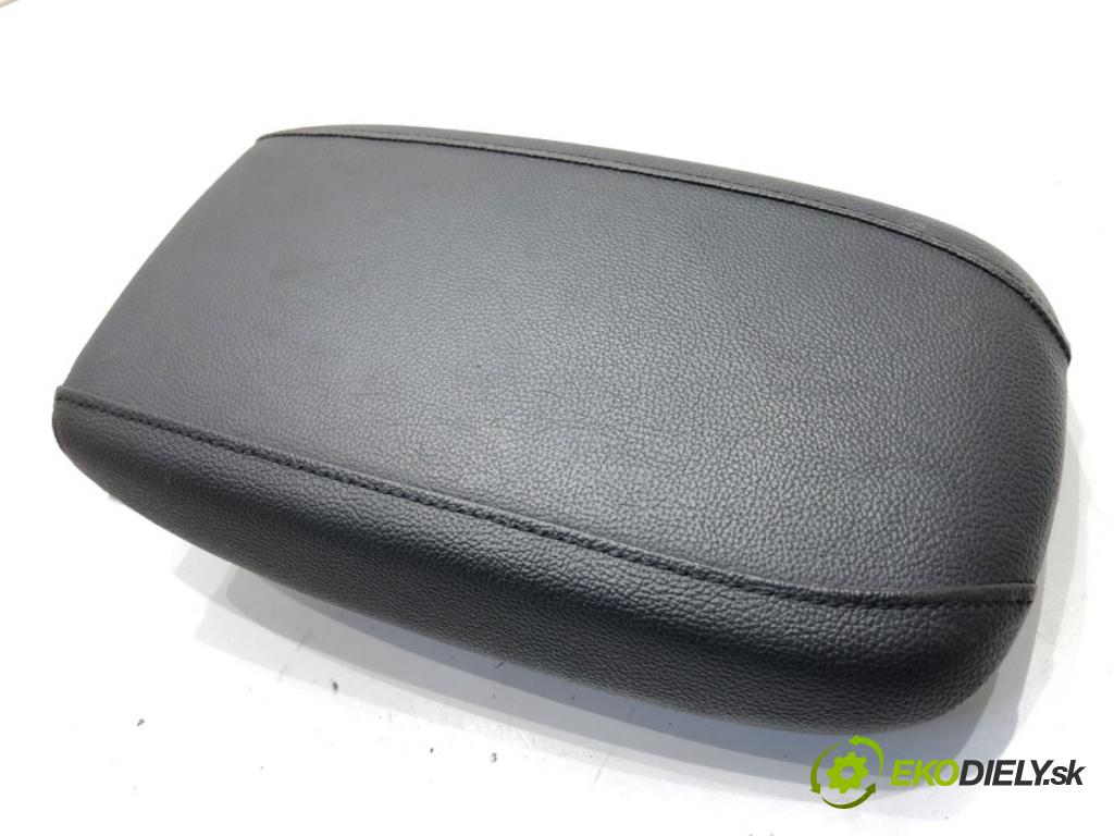 KIA CEED liftback 2022 88 kW 1.0 T-GDI 998 Lakťová opierka  (Lakťová opierka)