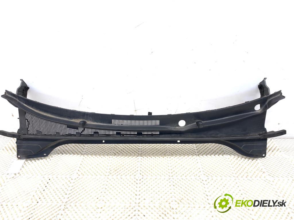 KIA CEED liftback 2022 88 kW 1.0 T-GDI 998 torpédo plast pod čelní okno 86151-J7050 (Plast pod čelním sklem)