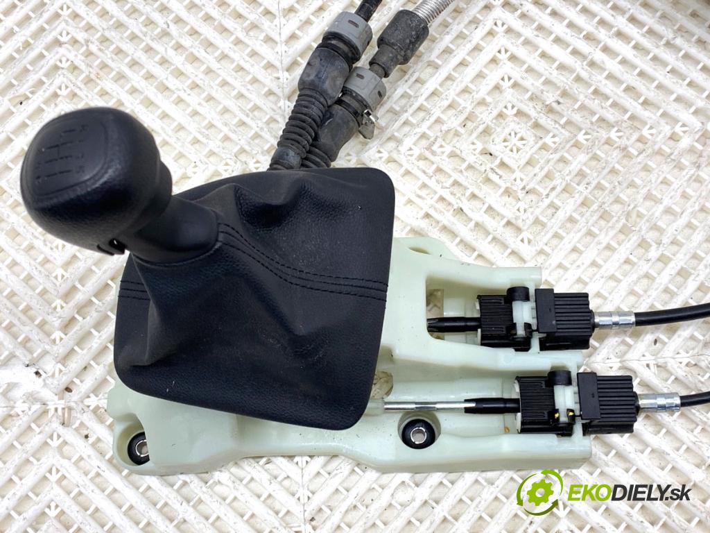 KIA CEED liftback 2022 88 kW 1.0 T-GDI 998 Kulisa 43700-J7105WK (Rýchlostná páka (kulisa))