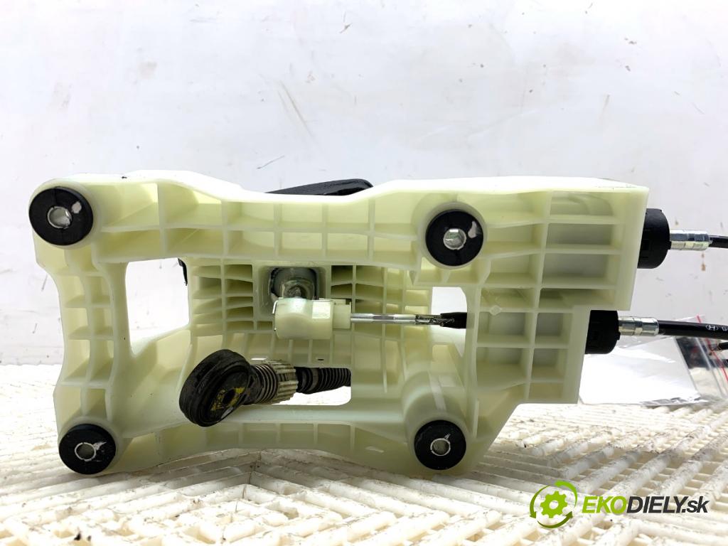 KIA CEED liftback 2022 88 kW 1.0 T-GDI 998 Kulisa 43700-J7105WK (Rýchlostná páka (kulisa))