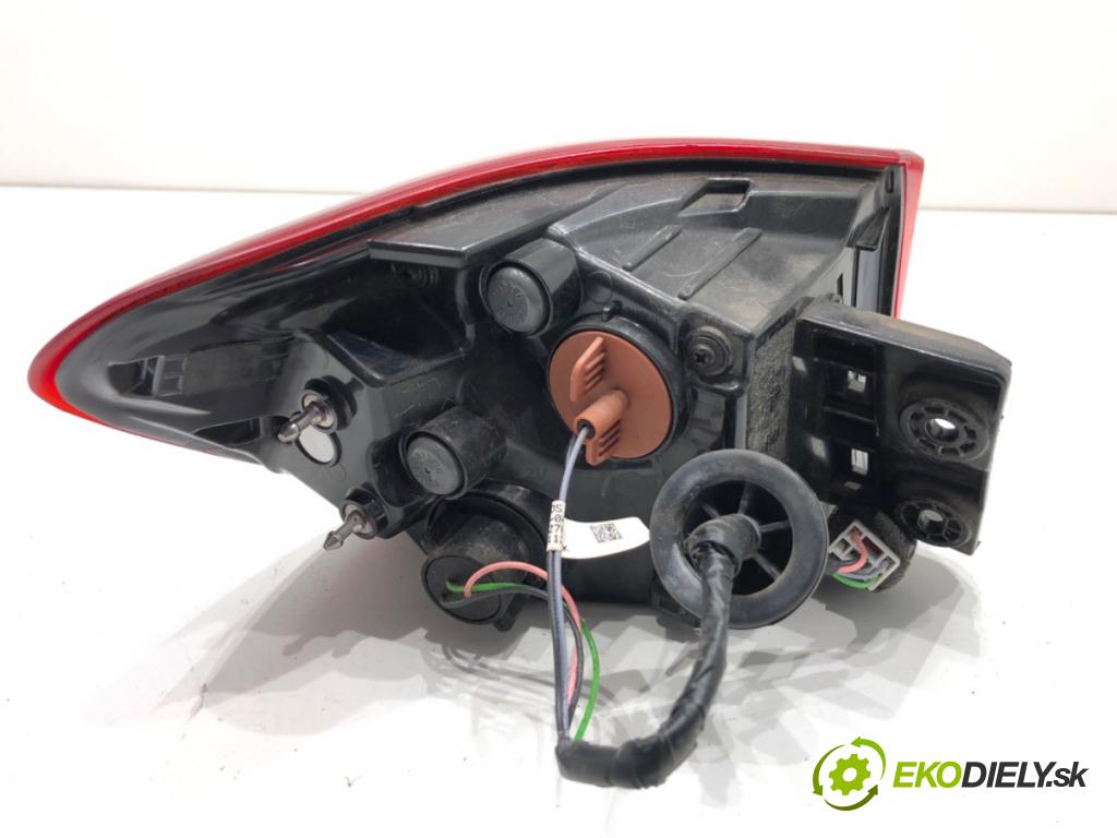 KIA CEED liftback 2022 88 kW 1.0 T-GDI 998 Svetlo pravy zad J7924-04200