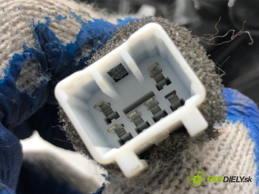 KIA CEED liftback 2022 88 kW 1.0 T-GDI 998 Svetlo pravy zad J7924-04200