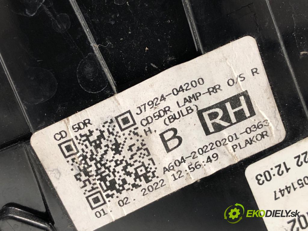 KIA CEED liftback 2022 88 kW 1.0 T-GDI 998 Svetlo pravy zad J7924-04200