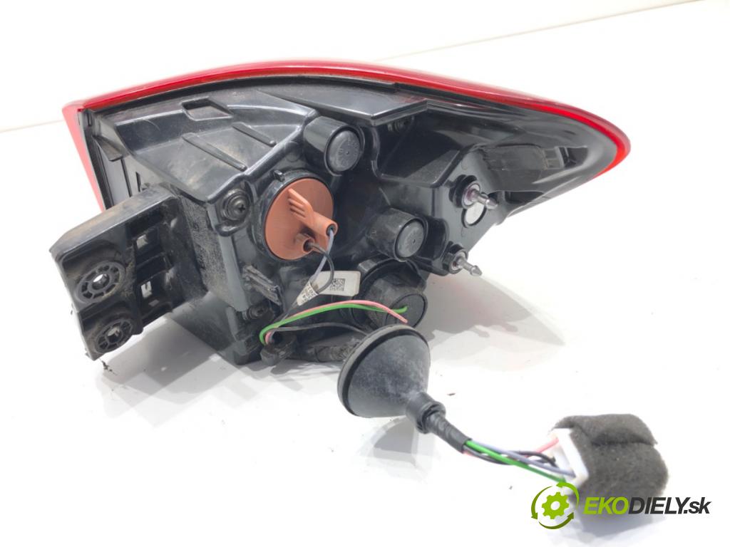 KIA CEED liftback 2022 88 kW 1.0 T-GDI 998 Svetlo ľavy zad 92401-J7000