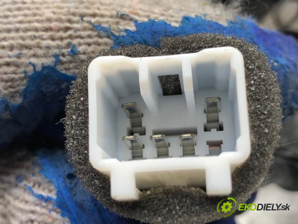 KIA CEED liftback 2022 88 kW 1.0 T-GDI 998 Svetlo ľavy zad 92401-J7000